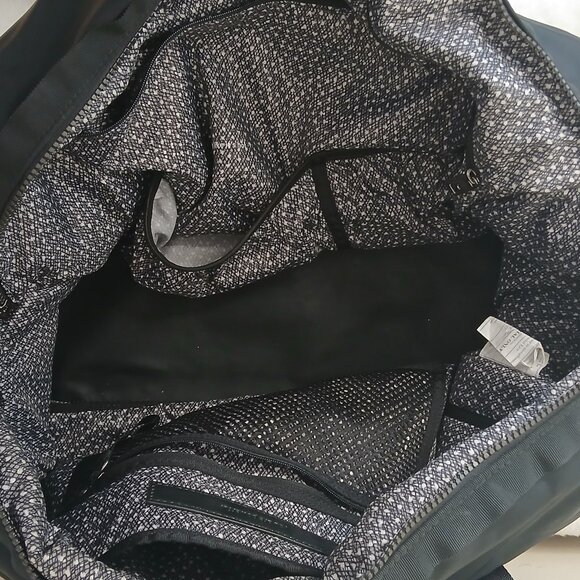 Lululemon All Day Duffel Bag 31L Black - Picture 6 of 11